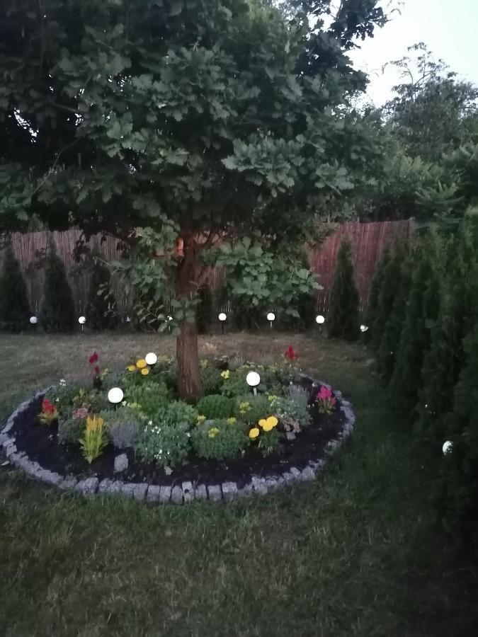 Dom Wakacyjny Gajowka Z Ogrodem Rzyki Bagian luar foto
